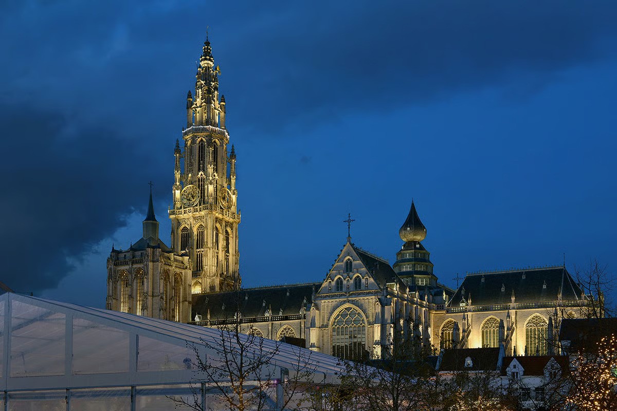 Onze-Lieve-Vrouwekathedraal Antwerp with WE-EF architectural lighting showcasing Flemish Brabant Gothic tracery and ornamental details at dusk