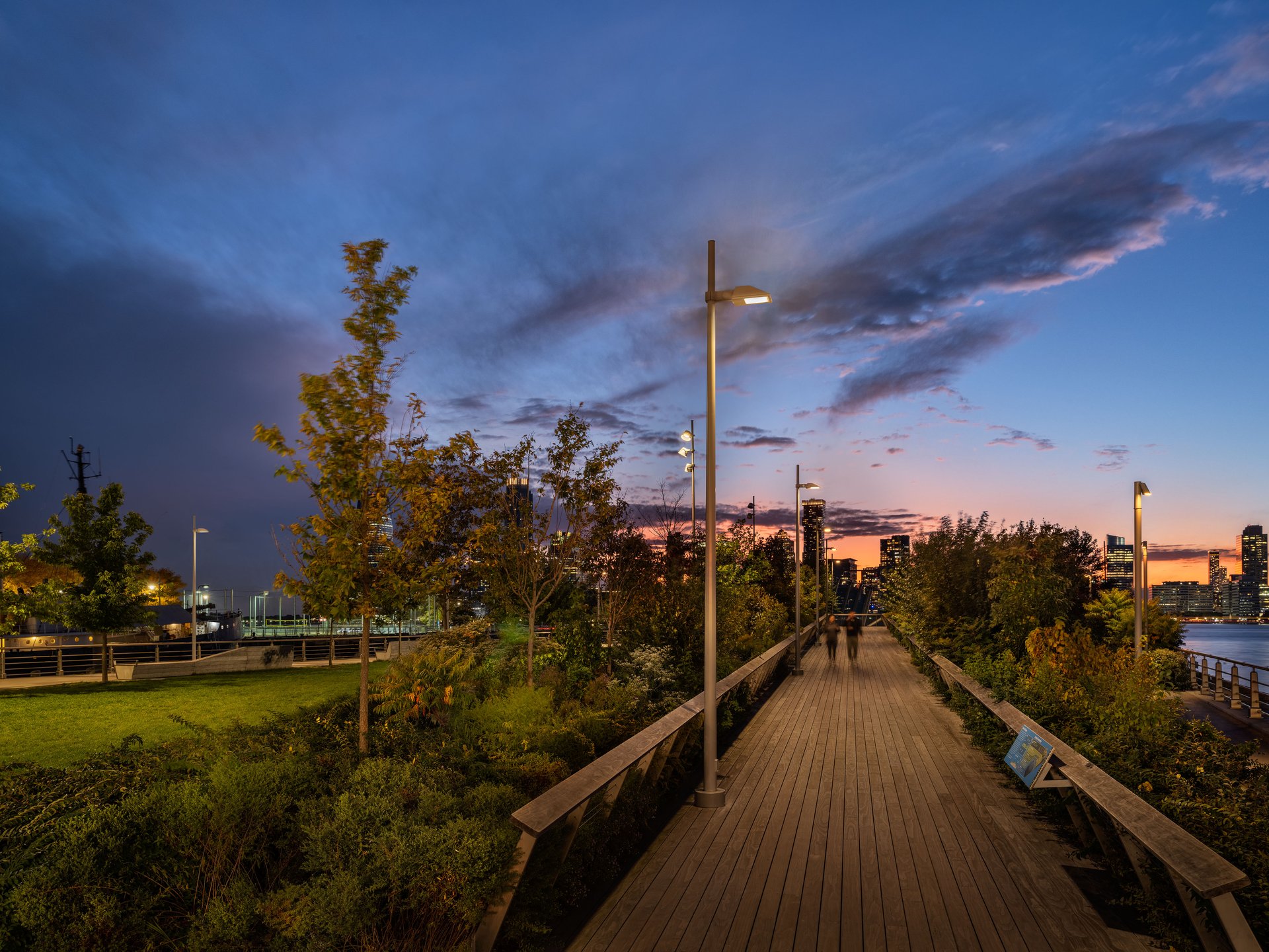 Newly redesigned pedestrian pier in evening ambiance with WE-EF lighting