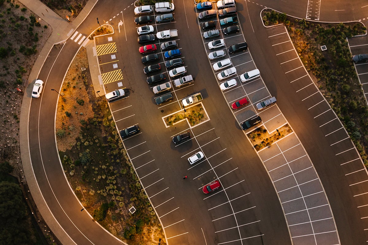 Die Lichtleistung der Amber-LEDs liegt unter den typischen 3000 K oder 4000 K. Hier war es wichtig, die richtigen Lichtverhältnisse zu erreichen, um eine sichere Bewegung bei der Aufnahme großer Mengen von Fußgängern und Fahrzeugen in der Nacht in Spitzenzeiten zu gewährleisten.