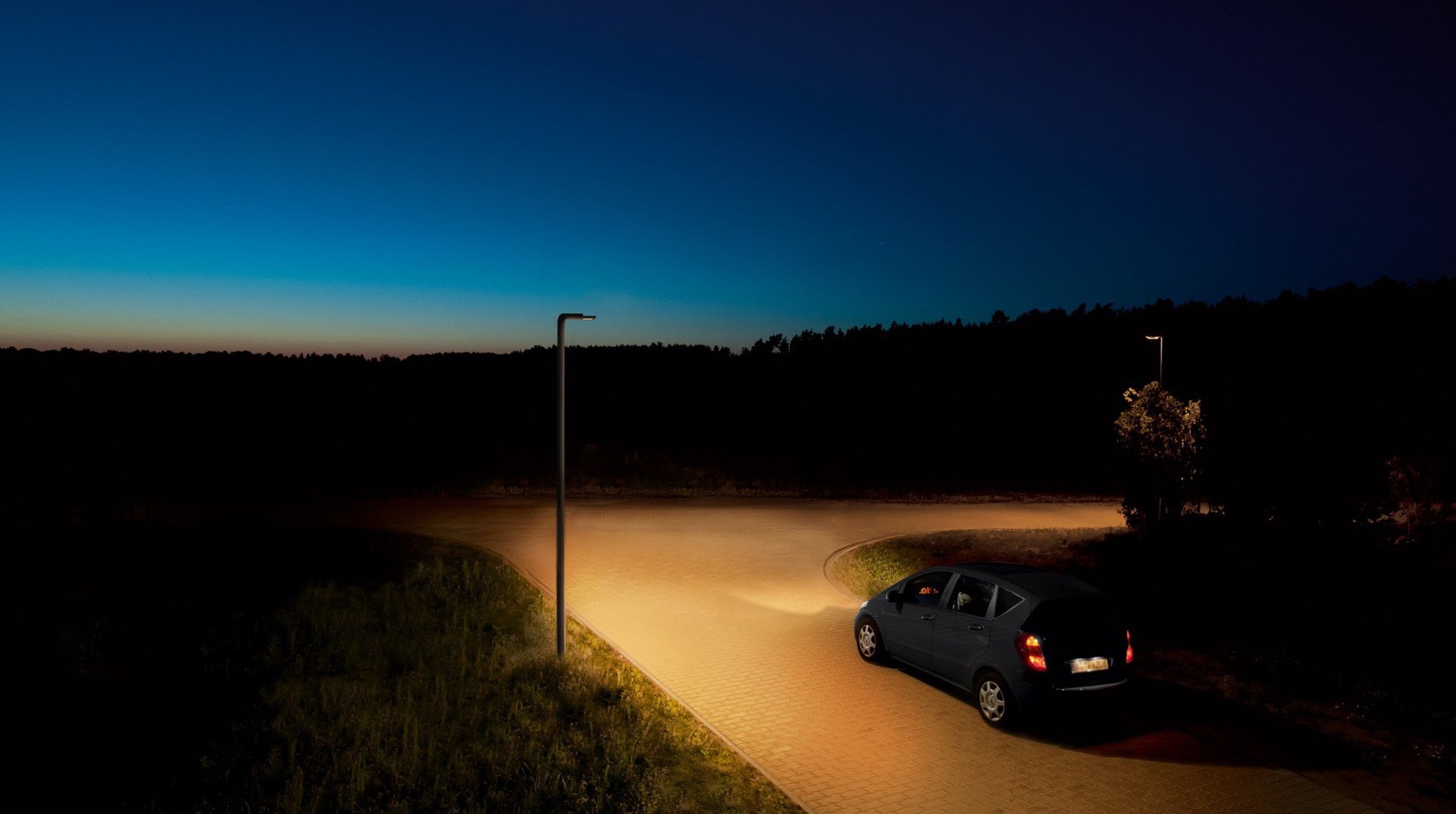 Grâce à des LED très efficaces et à de nouvelles optiques optimisées, l'AFL110 fournit une excellente qualité de lumière avec une faible consommation d'énergie. 